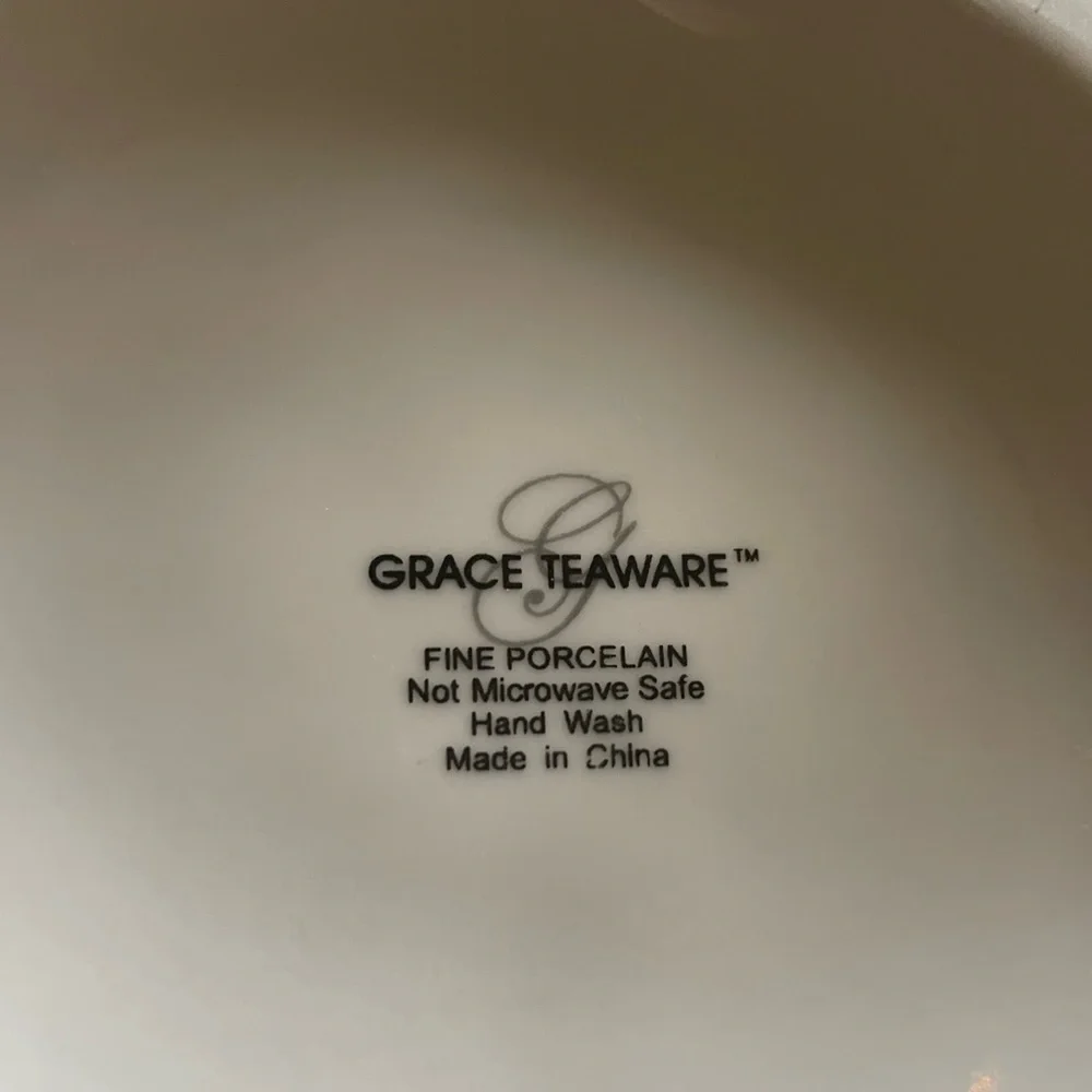 GRACE TEAWARE NWOT Crowned Skull Gothic Design Fine Porcelain Cake Pedestal